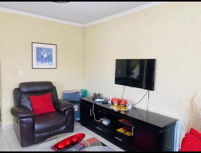 3 BEDROOM HOUSE FOR SALE IN DIEPKLOOF ZONE 4